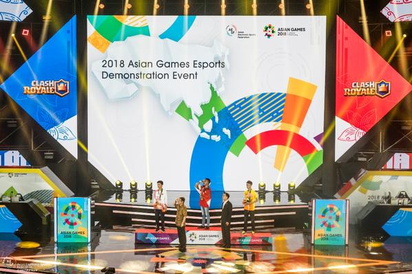 中国选手黄成辉勇夺雅加达亚运会皇室战争项目银牌