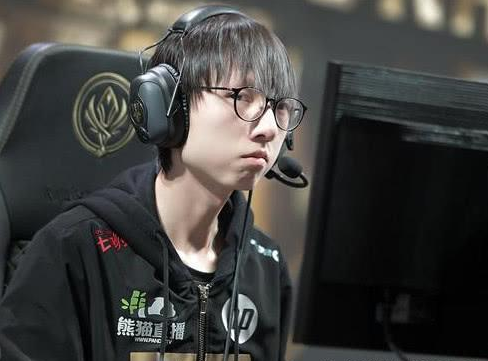 Dopa直播聊心中最强五大选手 谈及UZI，表示没什么好说的