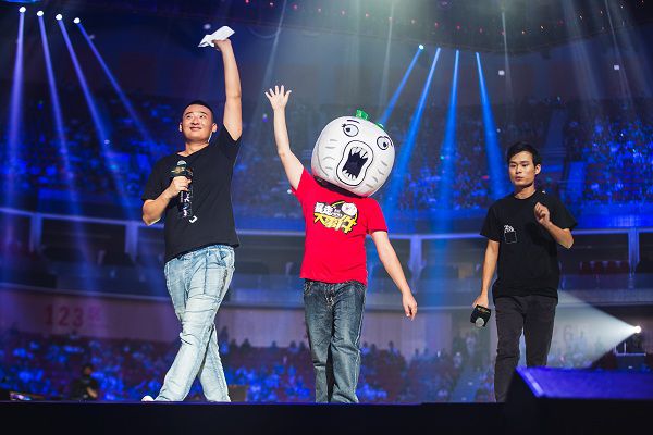 LOL英雄联盟王尼玛惊现五周年 张全蛋和赵铁柱互撕逼