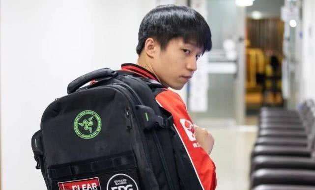 SKY李晓峰劝说厂长不要退役 ：继续追梦，坚持到最后