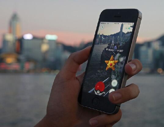 《Pokémon GO》正式登陆香港 大批玩家上街“抓精灵”