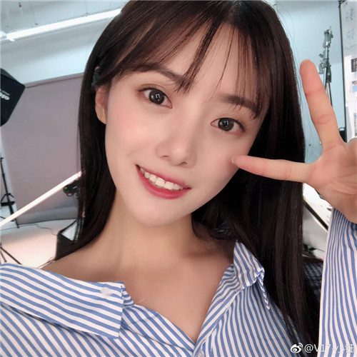 LPL美女主持深夜放大波美照_美女主持绝美图集迷翻众宅